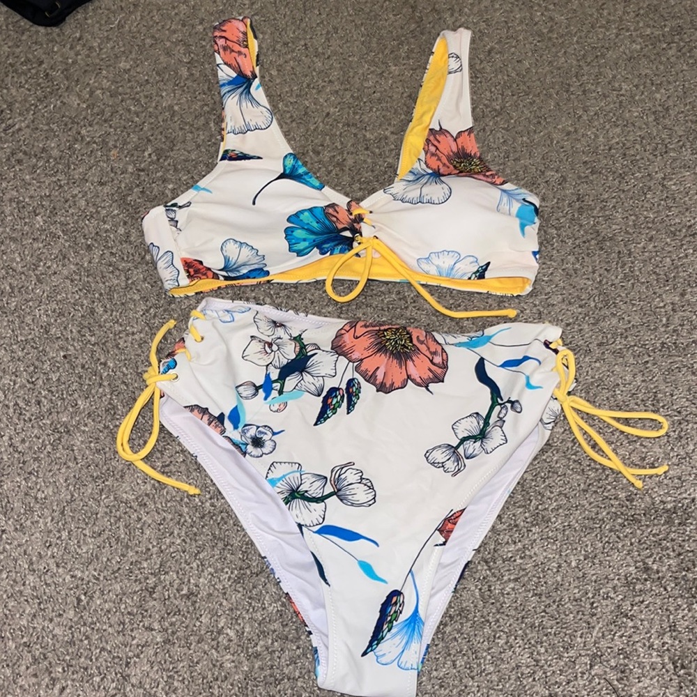 Bikini with adorable pattern & reversible top